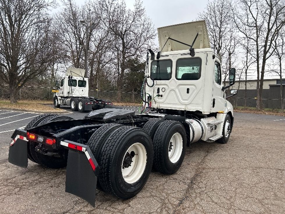 Day Cab Tractor-Heavy Duty Tractors-Freightliner-2020-T12664ST-Chattanooga-TN-420,846\n\t\tmiles-$ 51,000 - Image 7