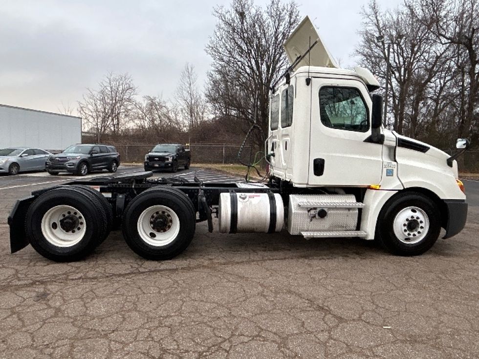 Day Cab Tractor-Heavy Duty Tractors-Freightliner-2020-T12664ST-Chattanooga-TN-420,846\n\t\tmiles-$ 51,000 - Image 8