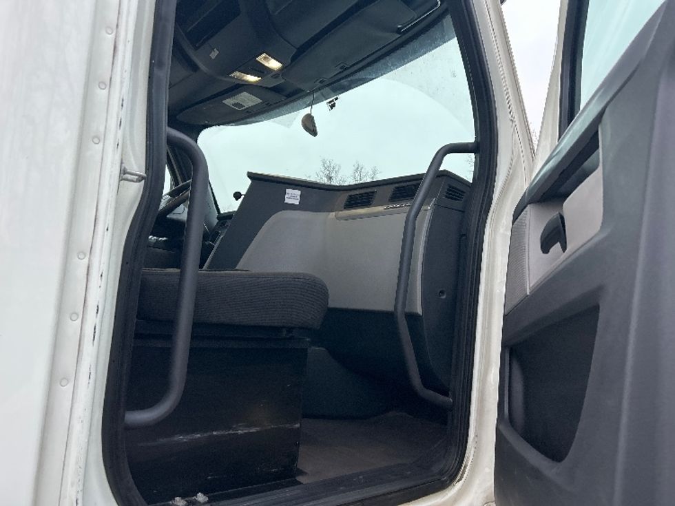 Day Cab Tractor-Heavy Duty Tractors-Freightliner-2020-T12664ST-Chattanooga-TN-433,653\n\t\tmiles-$ 50,250 - Image 12