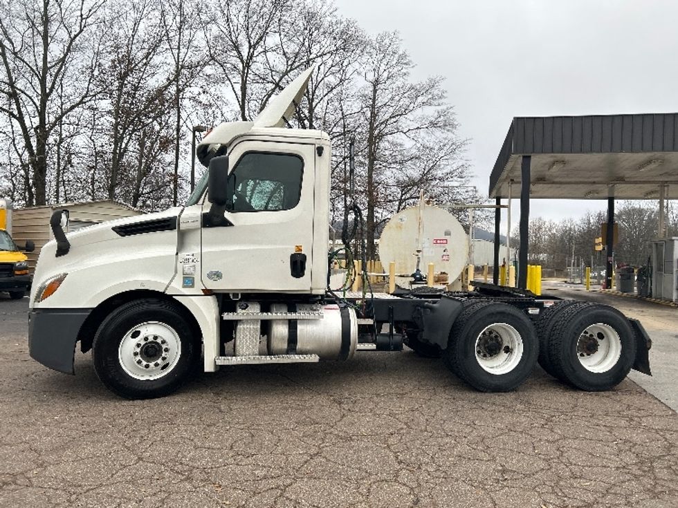 Day Cab Tractor-Heavy Duty Tractors-Freightliner-2020-T12664ST-Chattanooga-TN-433,653\n\t\tmiles-$ 50,250 - Image 4