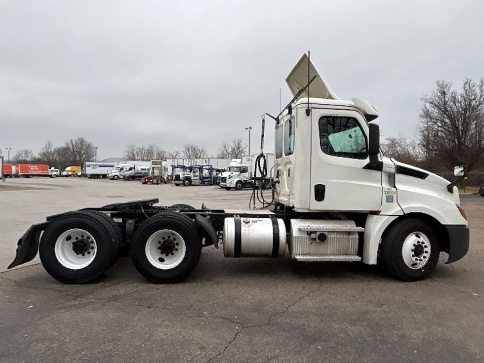 Day Cab Tractor-Heavy Duty Tractors-Freightliner-2020-T12664ST-Chattanooga-TN-433,653\n\t\tmiles-$ 50,250 - Image 8