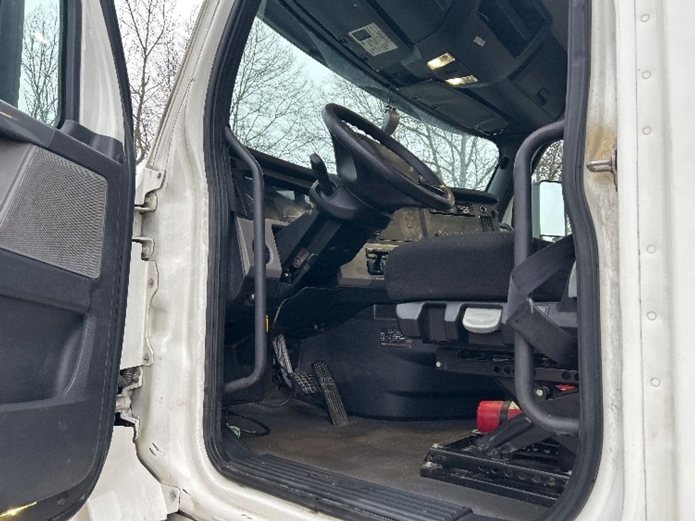 Day Cab Tractor-Heavy Duty Tractors-Freightliner-2020-T12664ST-Chattanooga-TN-433,653\n\t\tmiles-$ 50,250 - Image 9