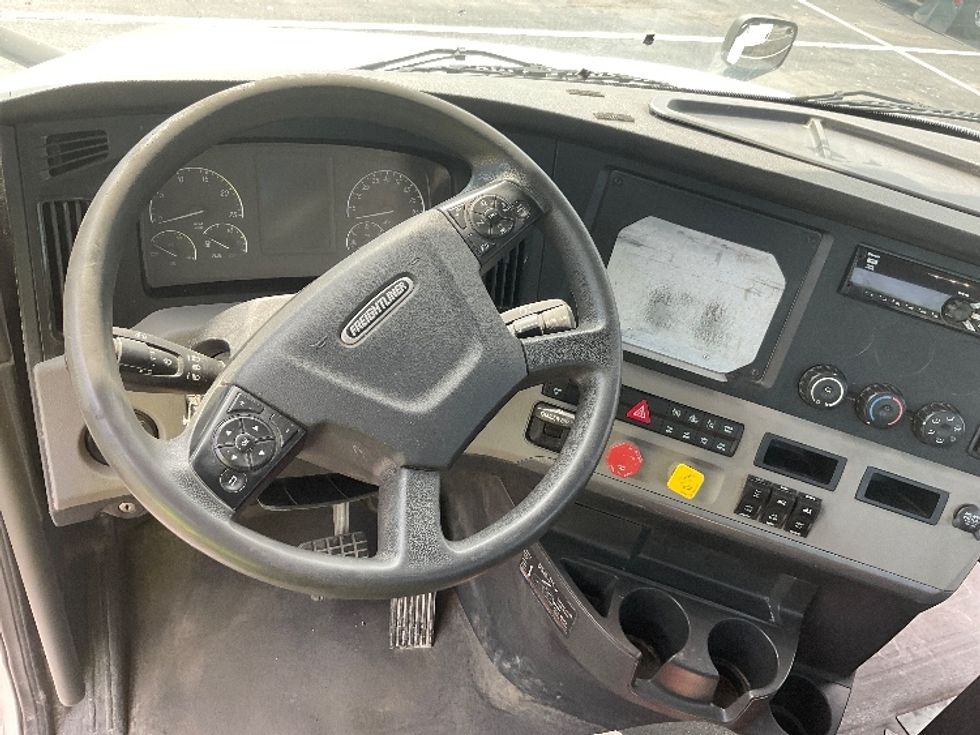 Day Cab Tractor-Heavy Duty Tractors-Freightliner-2020-T12664ST-Chattanooga-TN-441,433\n\t\tmiles-$ 52,250 - Image 11