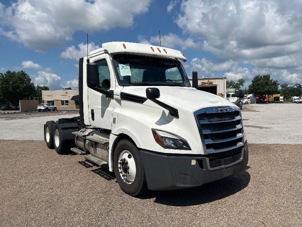 Day Cab Tractor-Heavy Duty Tractors-Freightliner-2020-T12664ST-Chattanooga-TN-470,178\n\t\tmiles-$ 49,500 - Image 1