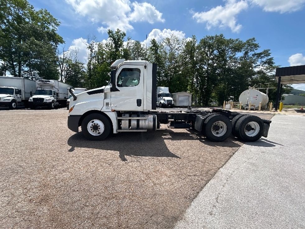 Day Cab Tractor-Heavy Duty Tractors-Freightliner-2020-T12664ST-Chattanooga-TN-470,178\n\t\tmiles-$ 49,500 - Image 4
