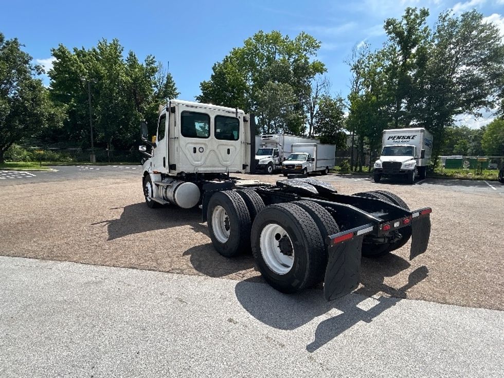 Day Cab Tractor-Heavy Duty Tractors-Freightliner-2020-T12664ST-Chattanooga-TN-470,178\n\t\tmiles-$ 49,500 - Image 5
