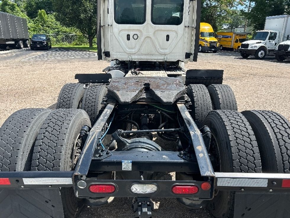 Day Cab Tractor-Heavy Duty Tractors-Freightliner-2020-T12664ST-Chattanooga-TN-470,178\n\t\tmiles-$ 49,500 - Image 6