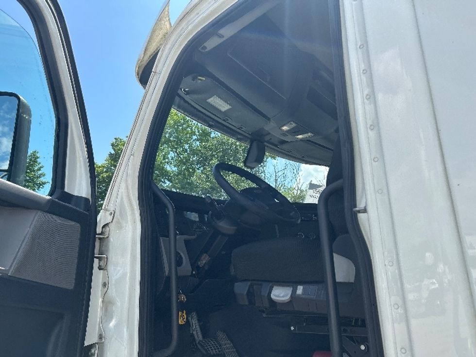 Day Cab Tractor-Heavy Duty Tractors-Freightliner-2020-T12664ST-Chattanooga-TN-470,178\n\t\tmiles-$ 49,500 - Image 9