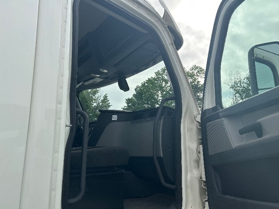 Day Cab Tractor-Heavy Duty Tractors-Freightliner-2020-T12664ST-Chattanooga-TN-492,510\n\t\tmiles-$ 49,500 - Image 12