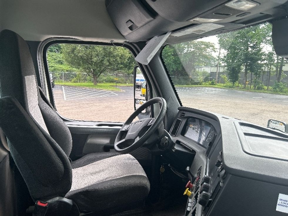 Day Cab Tractor-Heavy Duty Tractors-Freightliner-2020-T12664ST-Chattanooga-TN-492,510\n\t\tmiles-$ 49,500 - Image 14