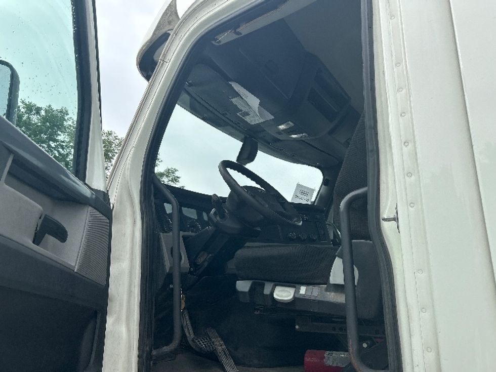 Day Cab Tractor-Heavy Duty Tractors-Freightliner-2020-T12664ST-Chattanooga-TN-492,510\n\t\tmiles-$ 49,500 - Image 9