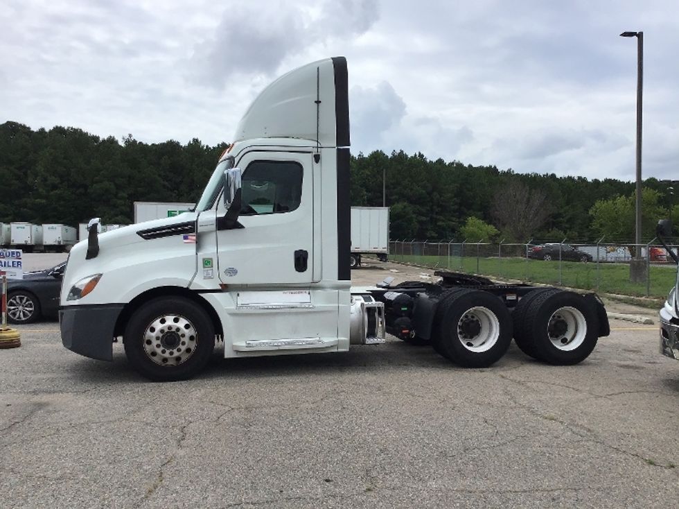 Day Cab Tractor-Heavy Duty Tractors-Freightliner-2020-T12664ST-Chester-VA-256,239\n\t\tmiles-$ 53,500 - Image 4