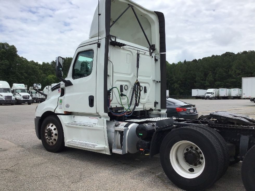 Day Cab Tractor-Heavy Duty Tractors-Freightliner-2020-T12664ST-Chester-VA-256,239\n\t\tmiles-$ 53,500 - Image 5