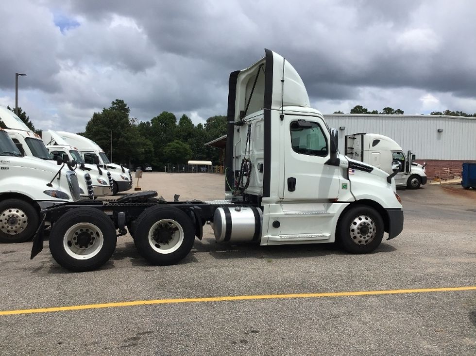 Day Cab Tractor-Heavy Duty Tractors-Freightliner-2020-T12664ST-Chester-VA-256,239\n\t\tmiles-$ 53,500 - Image 8