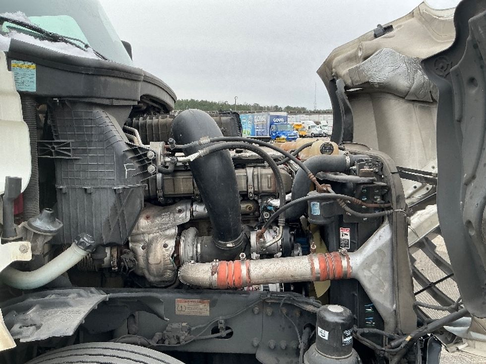 2020 Freightliner Cascadia 126" Day cab photo 14