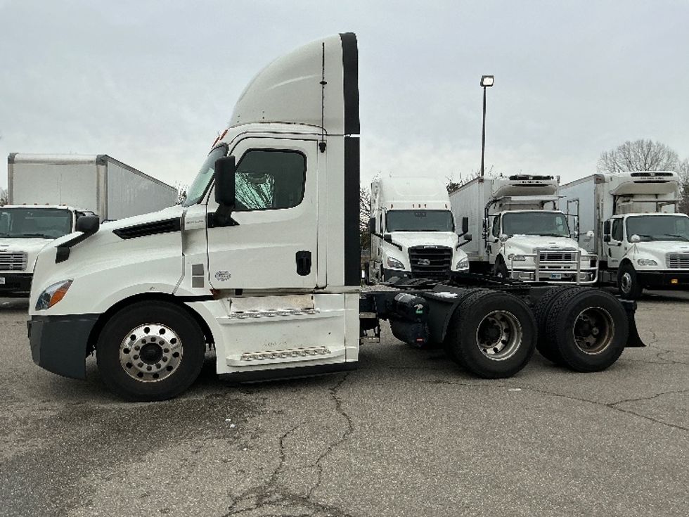 2020 Freightliner Cascadia 126" Day cab photo 4