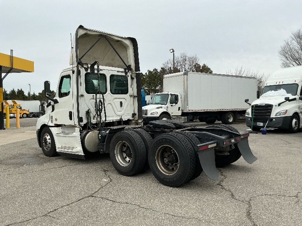 2020 Freightliner Cascadia 126" Day cab photo 5