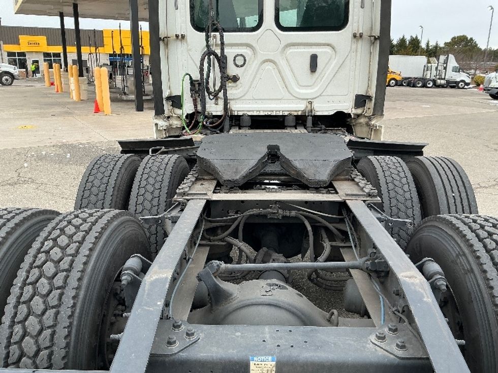 2020 Freightliner Cascadia 126" Day cab photo 6