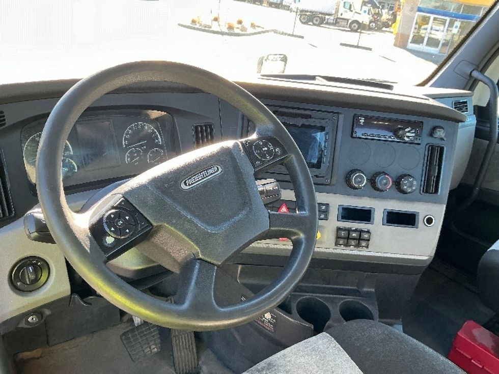 Day Cab Tractor-Heavy Duty Tractors-Freightliner-2020-T12664ST-Chester-VA-756,702\n\t\tmiles-$ 29,500 - Image 11