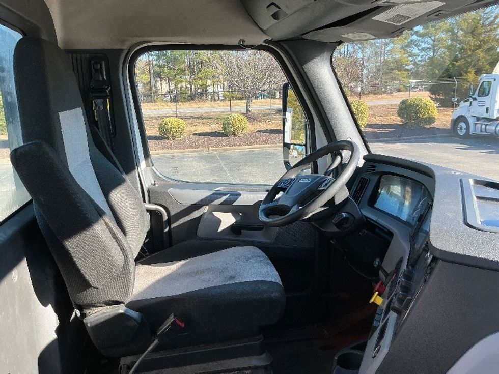 Day Cab Tractor-Heavy Duty Tractors-Freightliner-2020-T12664ST-Chester-VA-756,702\n\t\tmiles-$ 29,500 - Image 14