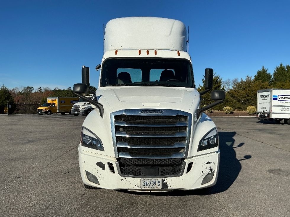 Day Cab Tractor-Heavy Duty Tractors-Freightliner-2020-T12664ST-Chester-VA-756,702\n\t\tmiles-$ 29,500 - Image 2