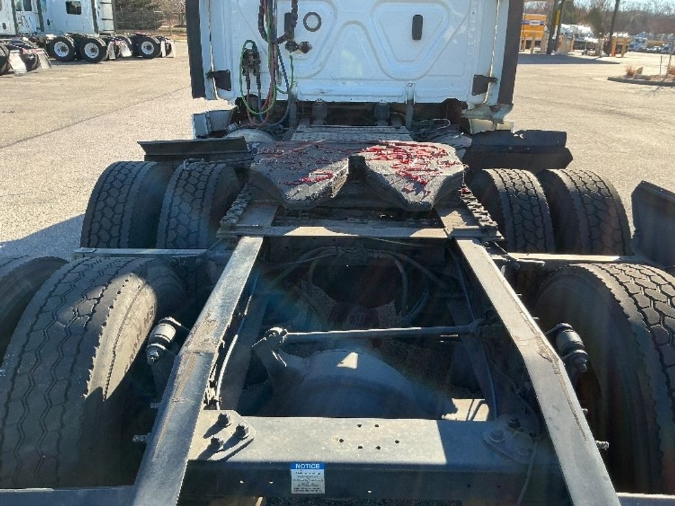 Day Cab Tractor-Heavy Duty Tractors-Freightliner-2020-T12664ST-Chester-VA-756,702\n\t\tmiles-$ 29,500 - Image 6