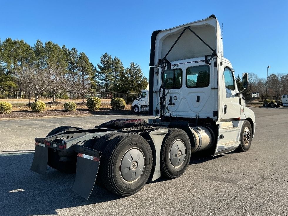 Day Cab Tractor-Heavy Duty Tractors-Freightliner-2020-T12664ST-Chester-VA-756,702\n\t\tmiles-$ 29,500 - Image 7