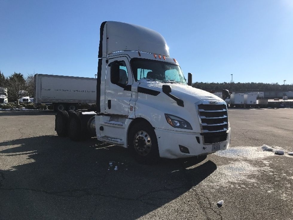 Day Cab Tractor-Heavy Duty Tractors-Freightliner-2020-T12664ST-Chester-VA-831,233\n\t\tmiles-$ 27,500 - Image 1