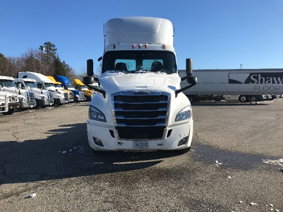Day Cab Tractor-Heavy Duty Tractors-Freightliner-2020-T12664ST-Chester-VA-831,233\n\t\tmiles-$ 27,500 - Image 2