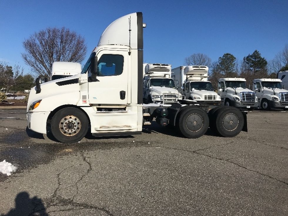 Day Cab Tractor-Heavy Duty Tractors-Freightliner-2020-T12664ST-Chester-VA-831,233\n\t\tmiles-$ 27,500 - Image 4