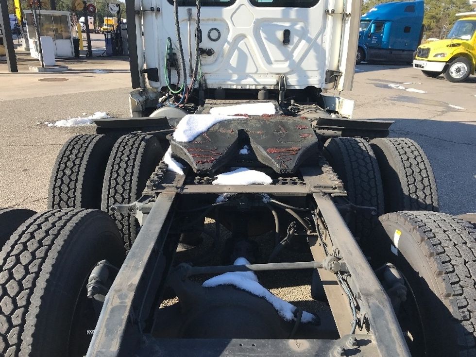 Day Cab Tractor-Heavy Duty Tractors-Freightliner-2020-T12664ST-Chester-VA-831,233\n\t\tmiles-$ 27,500 - Image 6