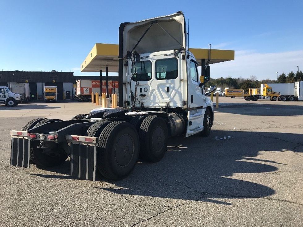 Day Cab Tractor-Heavy Duty Tractors-Freightliner-2020-T12664ST-Chester-VA-831,233\n\t\tmiles-$ 27,500 - Image 7