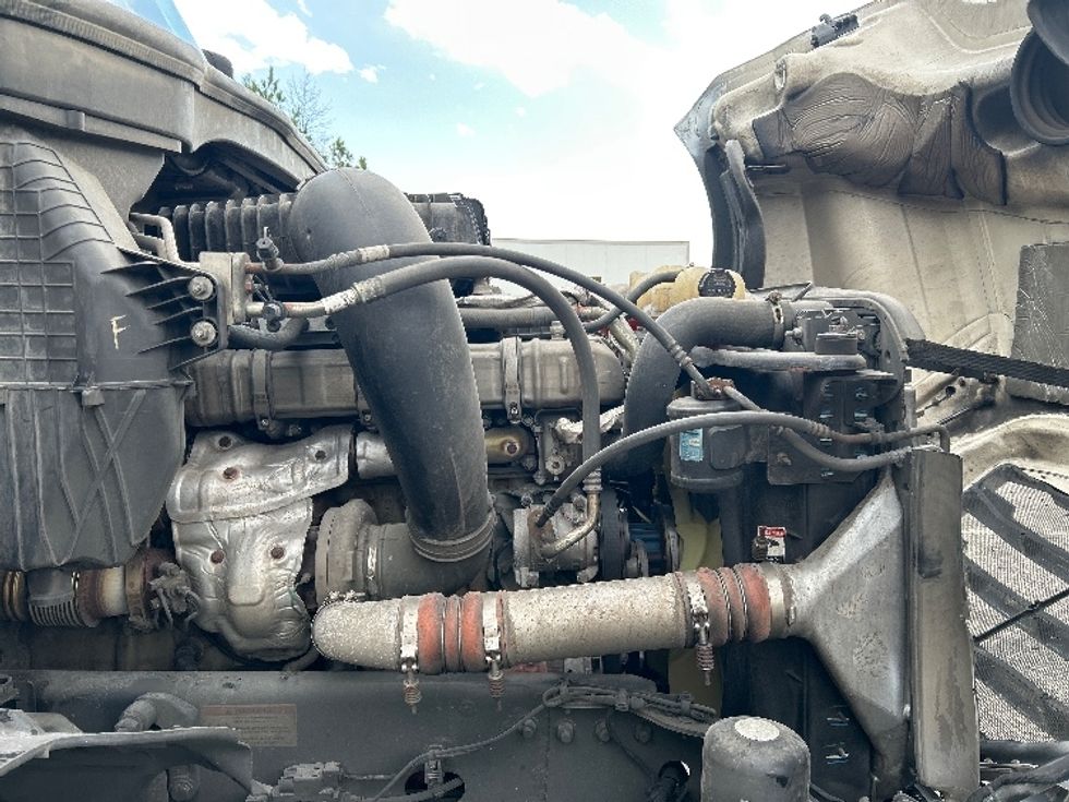 Day Cab Tractor-Heavy Duty Tractors-Freightliner-2020-T12664ST-Chester-VA-872,469\n\t\tmiles-$ 28,500 - Image 15