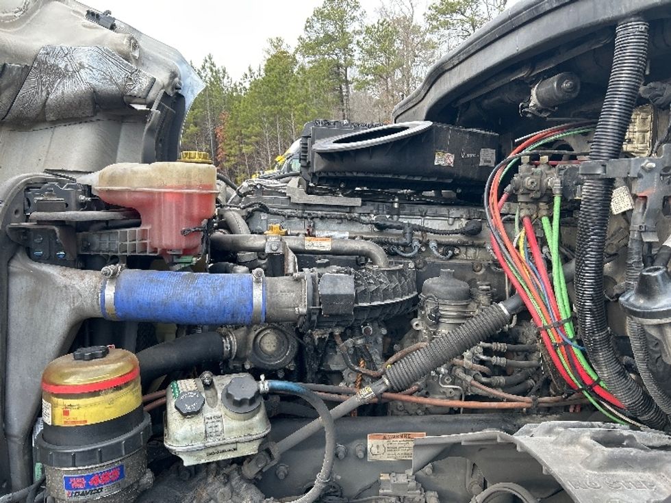 Day Cab Tractor-Heavy Duty Tractors-Freightliner-2020-T12664ST-Chester-VA-872,469\n\t\tmiles-$ 28,500 - Image 16