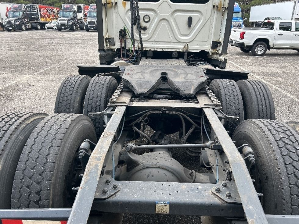 Day Cab Tractor-Heavy Duty Tractors-Freightliner-2020-T12664ST-Chester-VA-872,469\n\t\tmiles-$ 28,500 - Image 6