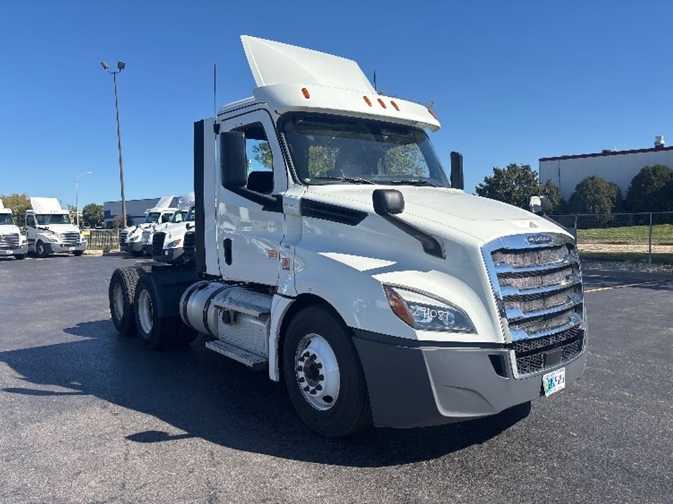 Day Cab Tractor-Heavy Duty Tractors-Freightliner-2020-T12664ST-Chicago (Chicago Ridge)-IL-210,511\n\t\tmiles-$ 75,750 - Image 1