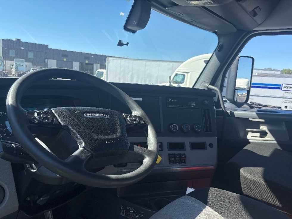 Day Cab Tractor-Heavy Duty Tractors-Freightliner-2020-T12664ST-Chicago (Chicago Ridge)-IL-210,511\n\t\tmiles-$ 75,750 - Image 10