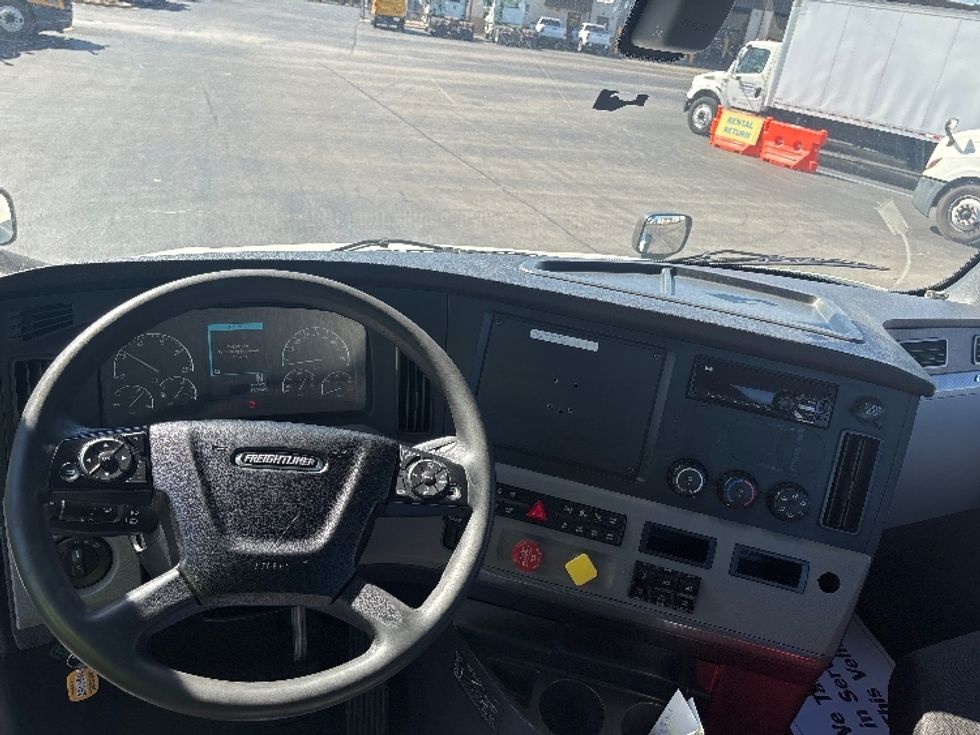 Day Cab Tractor-Heavy Duty Tractors-Freightliner-2020-T12664ST-Chicago (Chicago Ridge)-IL-210,511\n\t\tmiles-$ 75,750 - Image 11