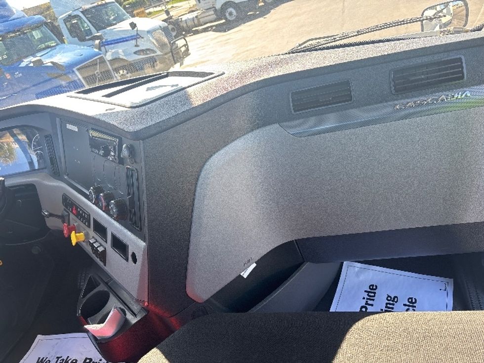 Day Cab Tractor-Heavy Duty Tractors-Freightliner-2020-T12664ST-Chicago (Chicago Ridge)-IL-210,511\n\t\tmiles-$ 75,750 - Image 13