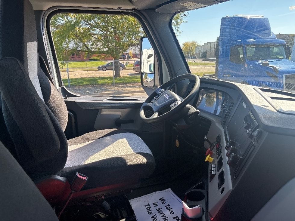 Day Cab Tractor-Heavy Duty Tractors-Freightliner-2020-T12664ST-Chicago (Chicago Ridge)-IL-210,511\n\t\tmiles-$ 75,750 - Image 14