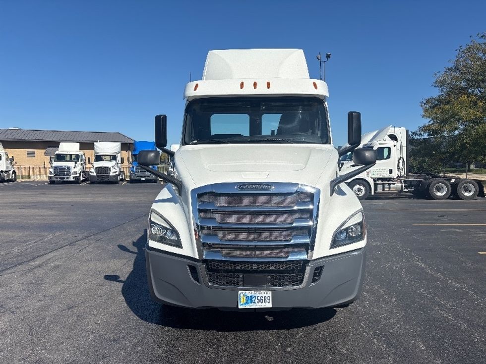 Day Cab Tractor-Heavy Duty Tractors-Freightliner-2020-T12664ST-Chicago (Chicago Ridge)-IL-210,511\n\t\tmiles-$ 75,750 - Image 2