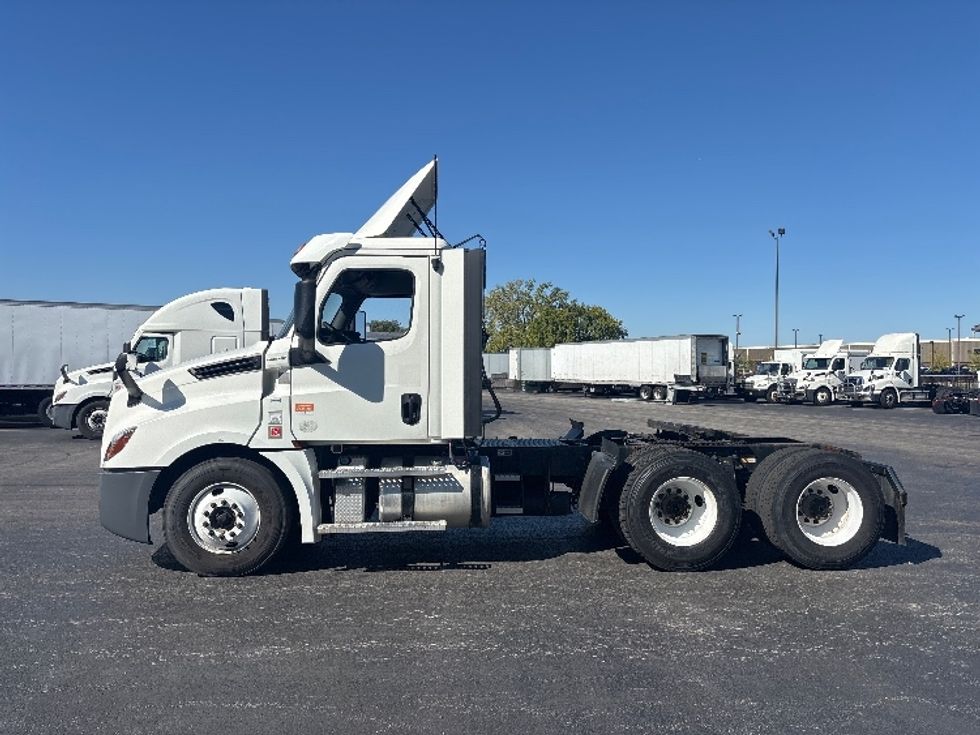 Day Cab Tractor-Heavy Duty Tractors-Freightliner-2020-T12664ST-Chicago (Chicago Ridge)-IL-210,511\n\t\tmiles-$ 75,750 - Image 4