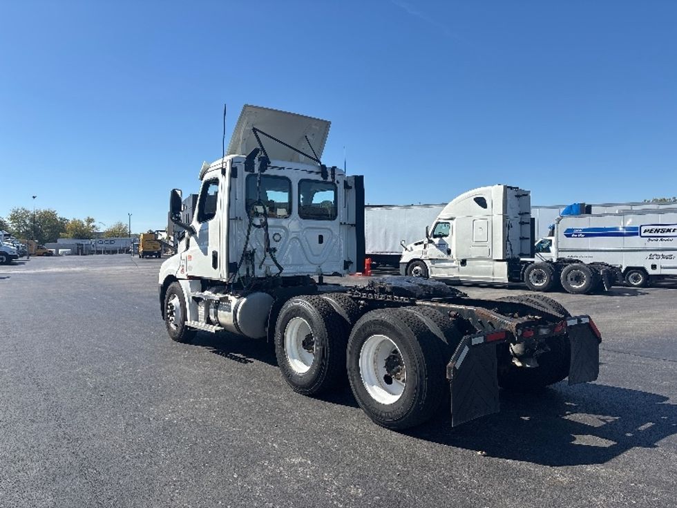 Day Cab Tractor-Heavy Duty Tractors-Freightliner-2020-T12664ST-Chicago (Chicago Ridge)-IL-210,511\n\t\tmiles-$ 75,750 - Image 5