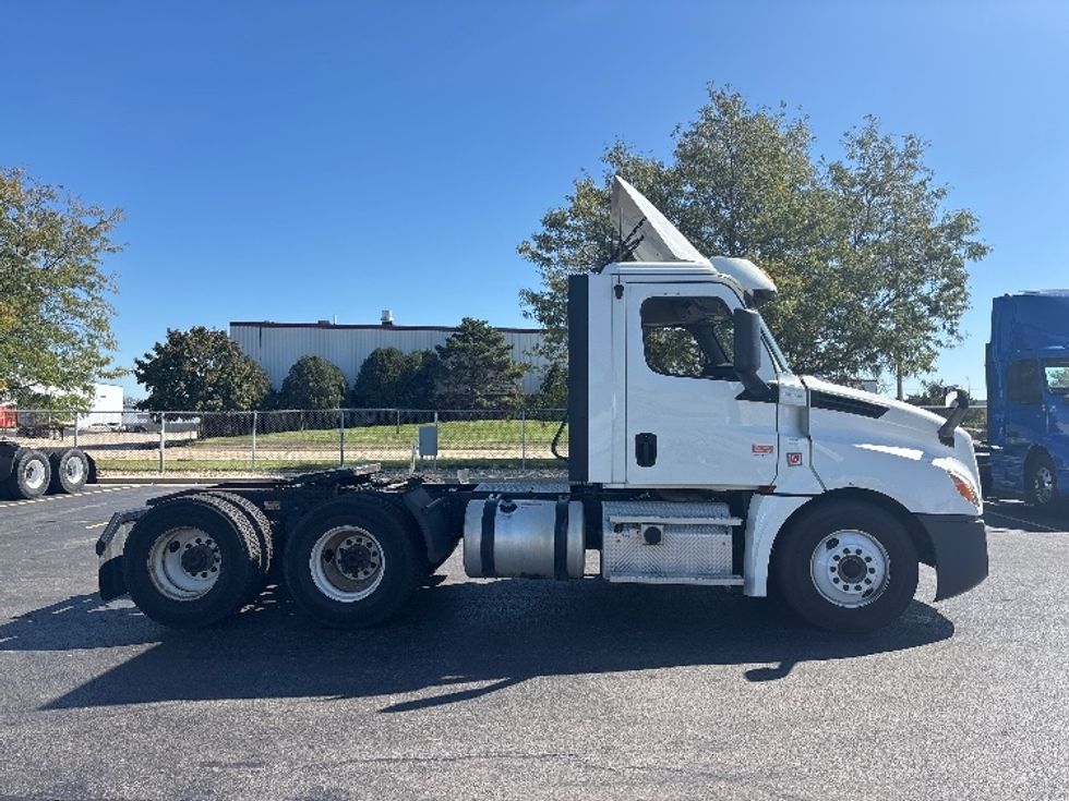 Day Cab Tractor-Heavy Duty Tractors-Freightliner-2020-T12664ST-Chicago (Chicago Ridge)-IL-210,511\n\t\tmiles-$ 75,750 - Image 8