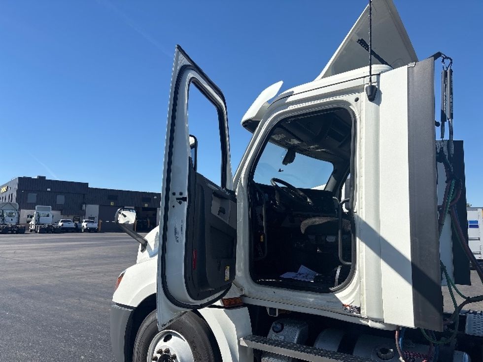 Day Cab Tractor-Heavy Duty Tractors-Freightliner-2020-T12664ST-Chicago (Chicago Ridge)-IL-210,511\n\t\tmiles-$ 75,750 - Image 9