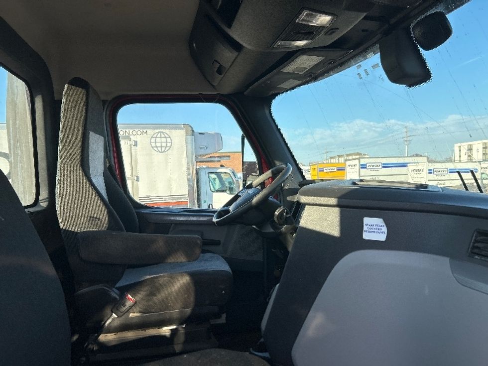 Day Cab Tractor-Heavy Duty Tractors-Freightliner-2020-T12664ST-Chicago (Melrose Park)-IL-327,716\n\t\tmiles-$ 50,750 - Image 14