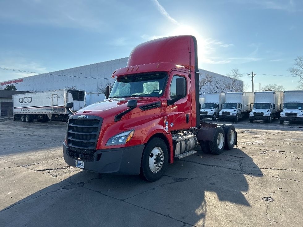 Day Cab Tractor-Heavy Duty Tractors-Freightliner-2020-T12664ST-Chicago (Melrose Park)-IL-327,716\n\t\tmiles-$ 50,750 - Image 3