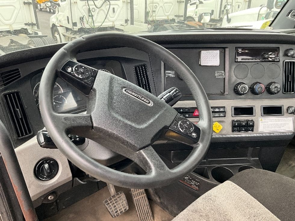Day Cab Tractor-Heavy Duty Tractors-Freightliner-2020-T12664ST-Chicago (Melrose Park)-IL-488,000\n\t\tmiles-$ 50,250 - Image 10