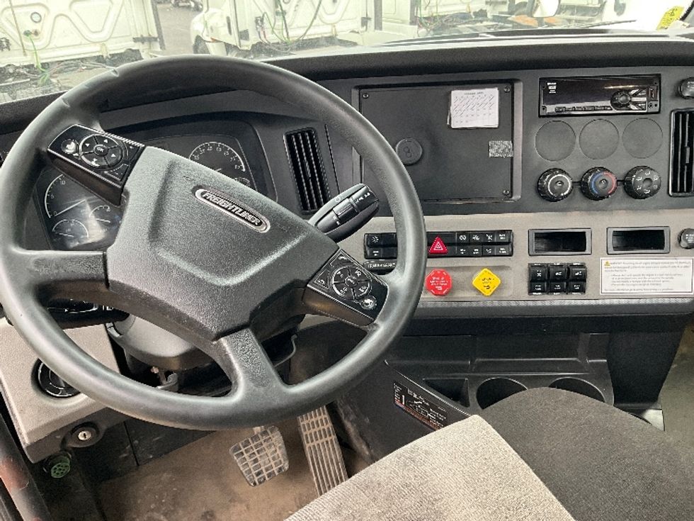 Day Cab Tractor-Heavy Duty Tractors-Freightliner-2020-T12664ST-Chicago (Melrose Park)-IL-488,000\n\t\tmiles-$ 50,250 - Image 11