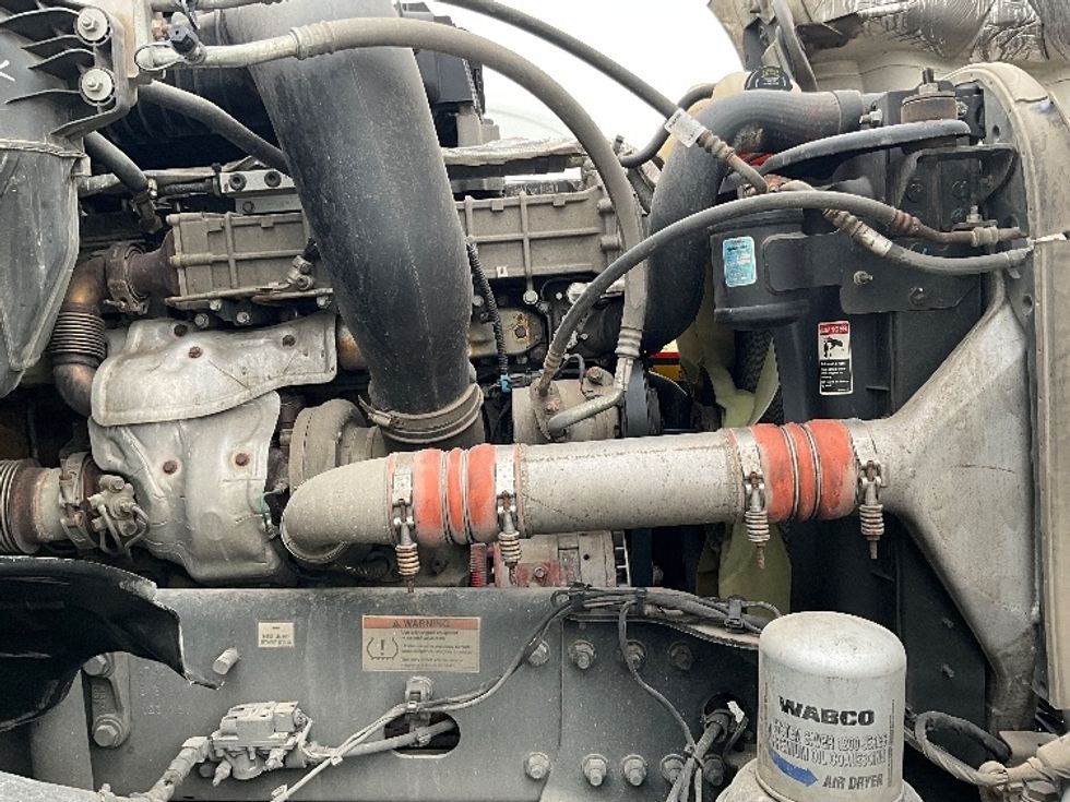 Day Cab Tractor-Heavy Duty Tractors-Freightliner-2020-T12664ST-Chicago (Melrose Park)-IL-488,000\n\t\tmiles-$ 50,250 - Image 15